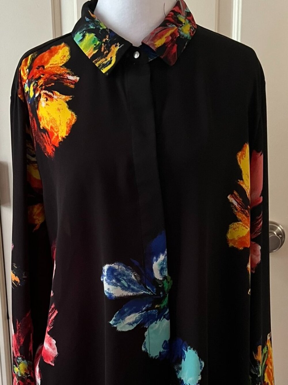 Beautiful Vibrant Black Floral Blouse Sz XXL